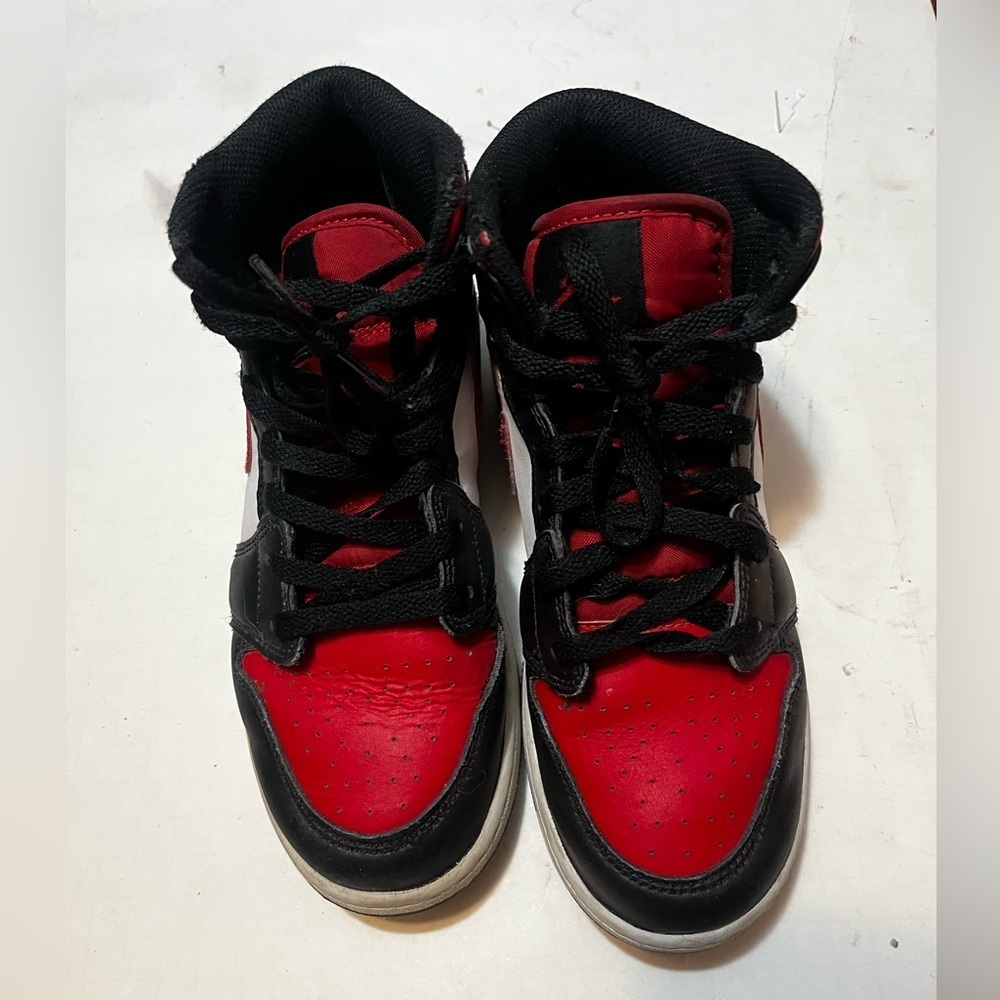 Nike Air Jordan 1 AJ1 Mid GS Bred Toe Black Red Wht Shoes Sz 6Y Women 8 Flaws - Picture 7 of 12